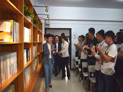 市委副书记吴云走进青年学习社_副本