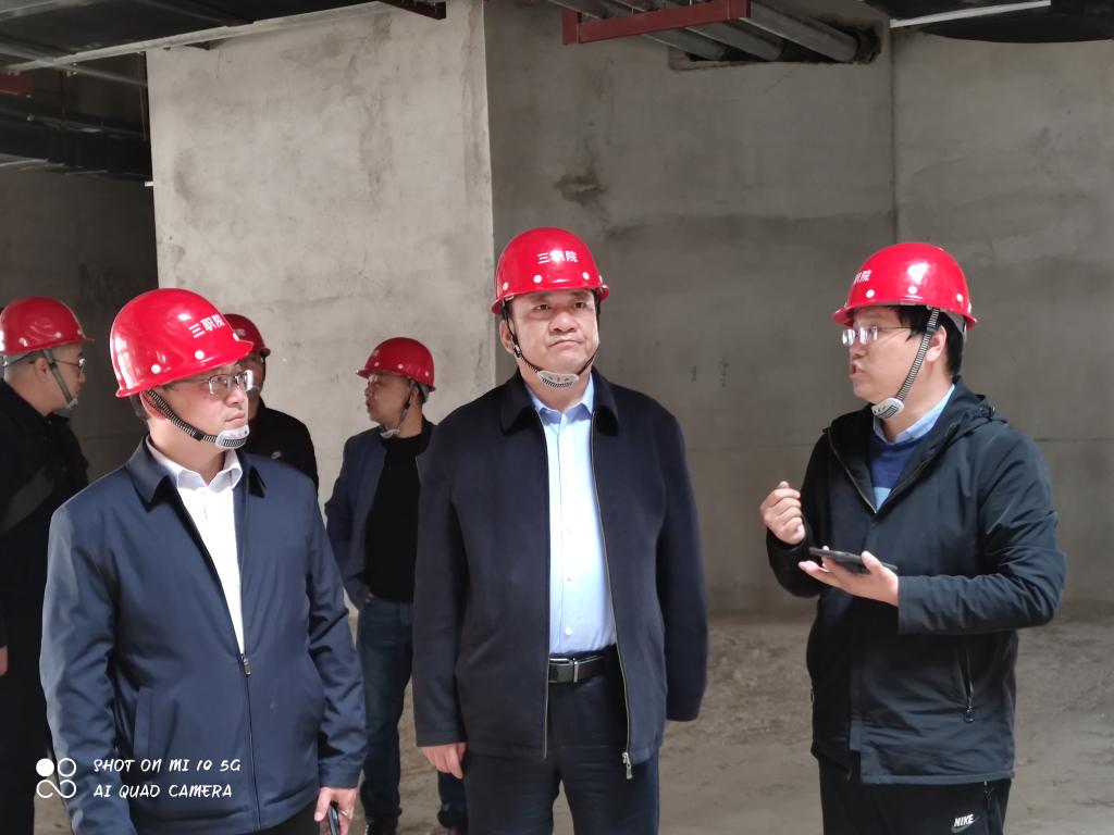 党委书记杨彤调研新校区在建项目进展情况-三门峡职业技术学院